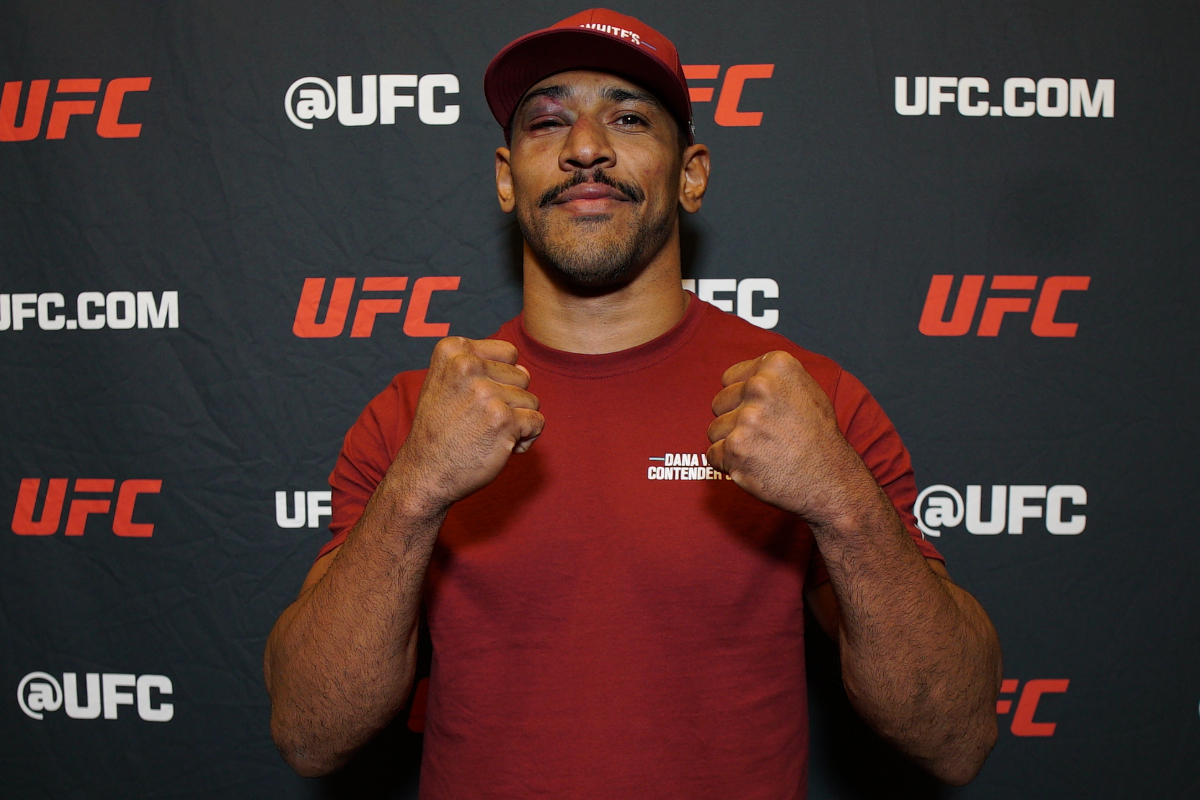 Brasileiro brilha no Contender, garante vaga no UFC e desabafa sobre carreira: “Quase parei”