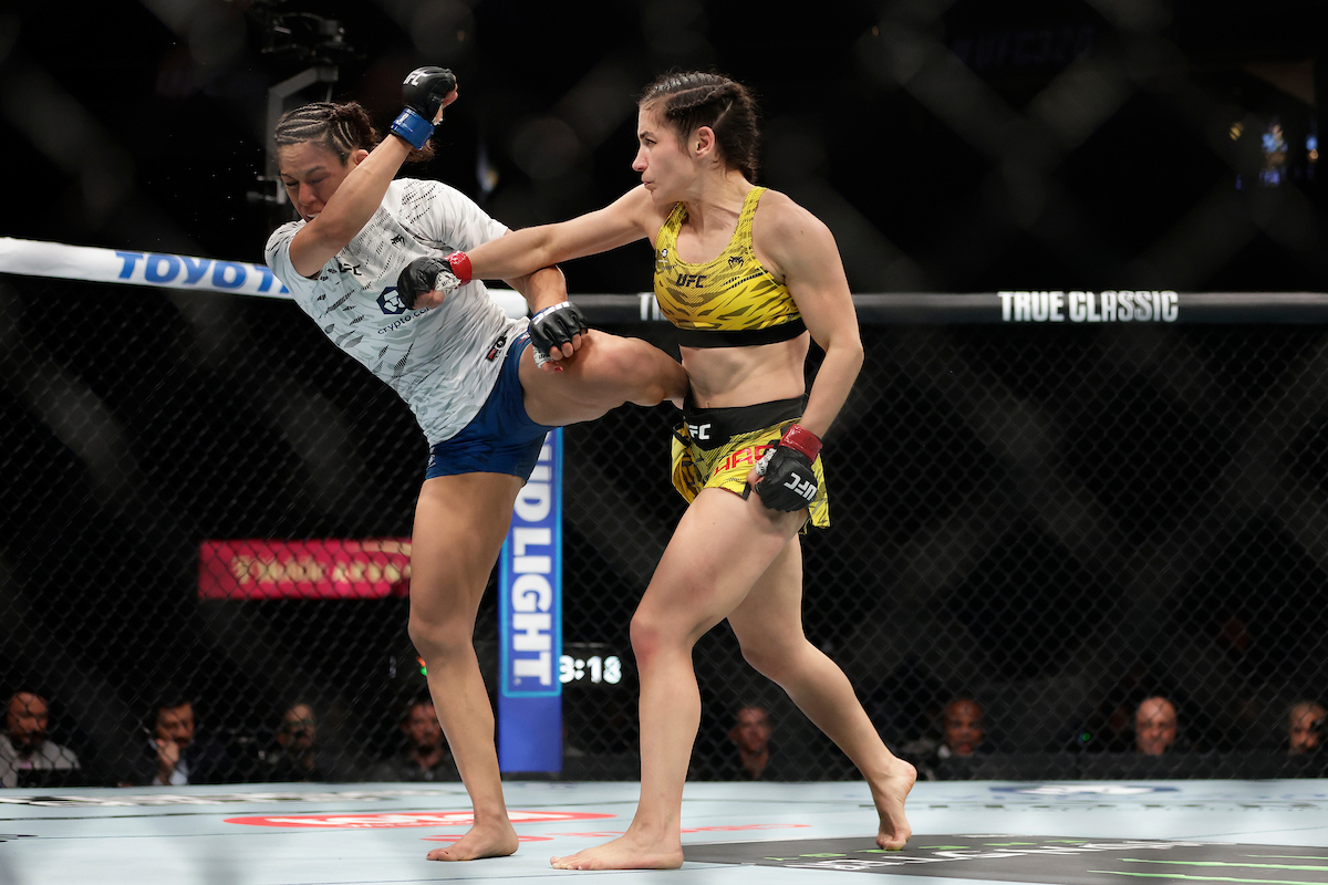 Cidadã do mundo, Veronica Hardy vence rival americana na luta de abertura do UFC 320