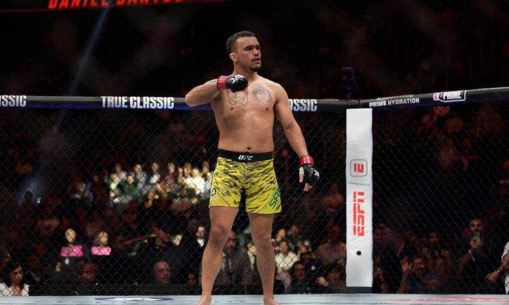 Daniel Willycat comemora vitória no UFC 320