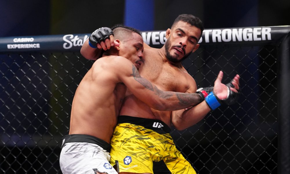Ismael Bonfim foi derrotado por Chris Padilla no UFC Vegas 111