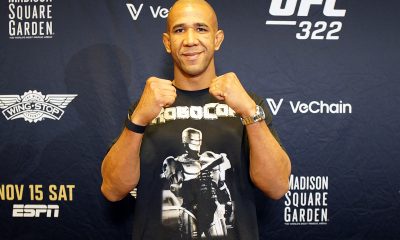 Sorridente e com camisa personalizada, Gregory 'Robocop' posa para foto no 'media day' do UFC 322