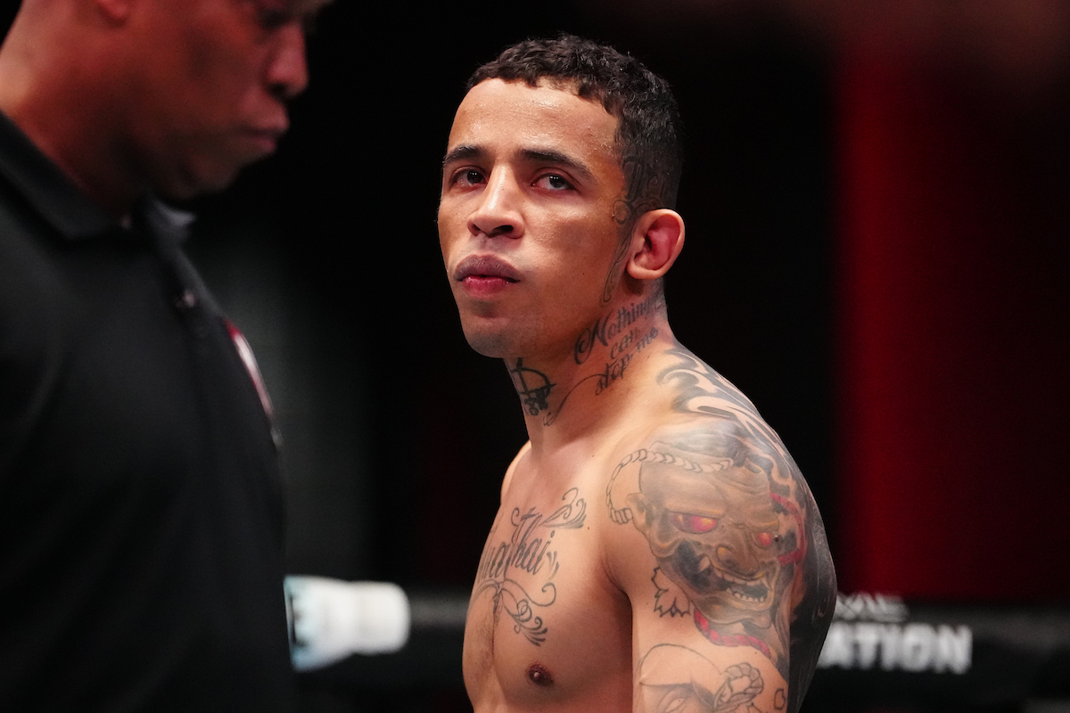 Carlos Prates recua e cogita mais uma luta antes de disputa de título no UFC