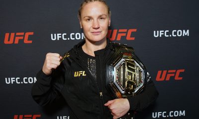 Valentina Shevchenko posando para foto após o UFC 322