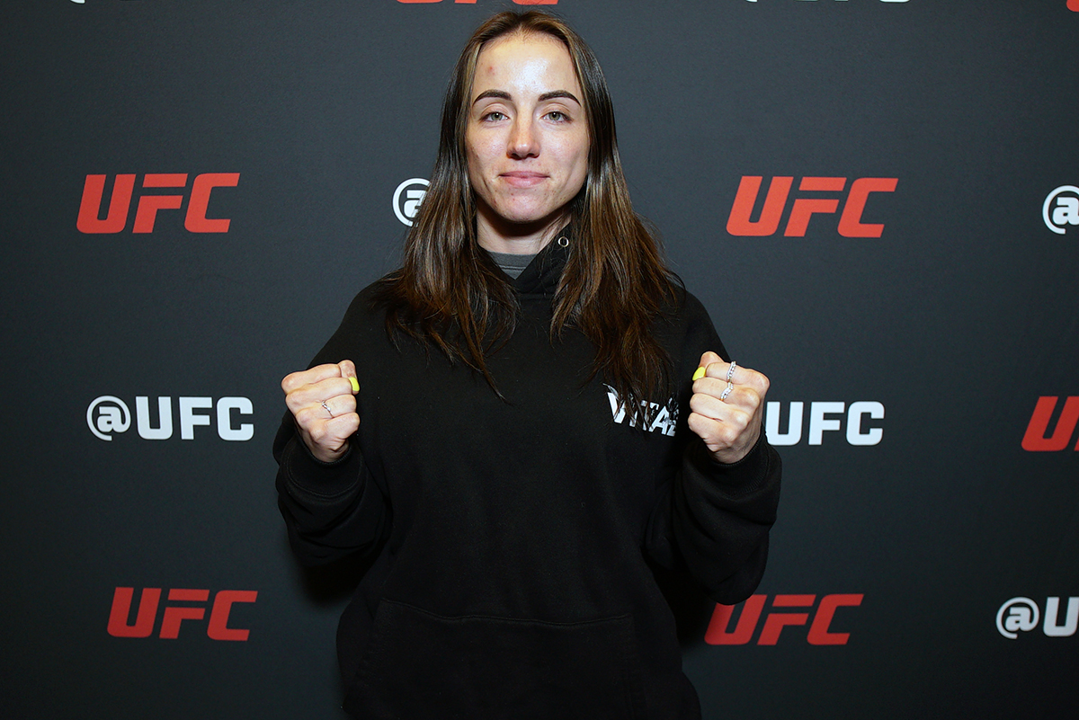 Maycee Barber posa para foto no media day do UFC 323