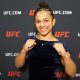 Natália Silva posando para foto após vitória no UFC 324