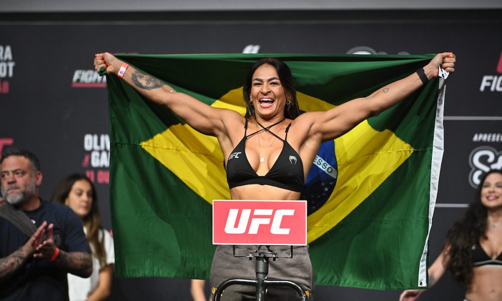 Bia Mesquita na pesagem cerimonial do UFC Rio