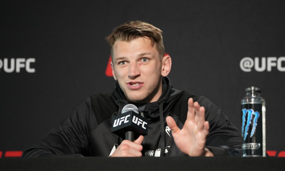 Dan Hooker é membro do top 10 peso-leve do UFC
