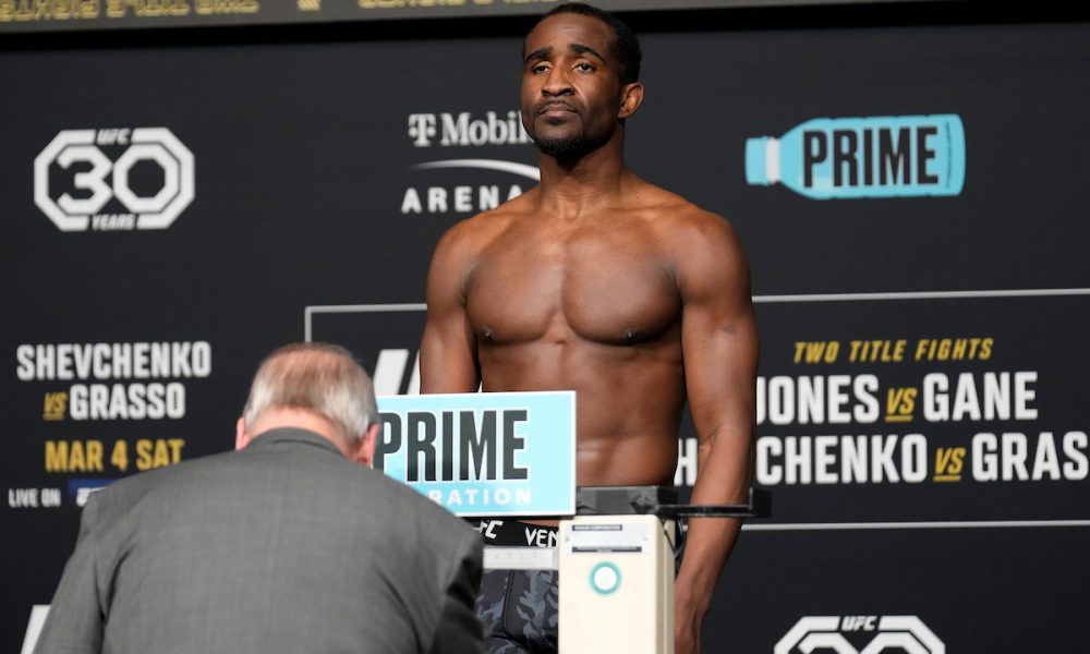 Geoff Neal na pesagem oficial do UFC 285