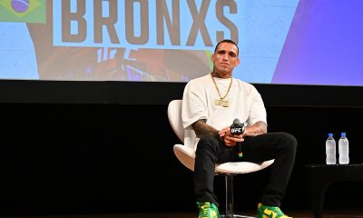 Charles do Bronx conversa com imprensa e fãs em teatro na cidade de São Paulo