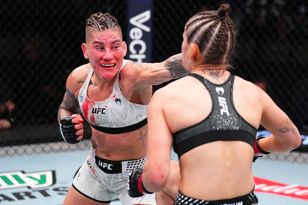 Com Amanda Nunes no corner, Priscila Pedrita perde luta de abertura do UFC Vegas 113