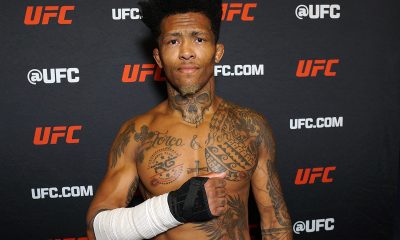 Com proteção no antebraço, LokDog posa para foto após o UFC Vegas 113