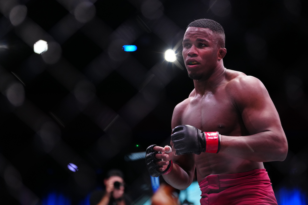 Estreante, Felipe Negão avalia duelo com rival invicto no UFC Londres: “Ele é previsível”