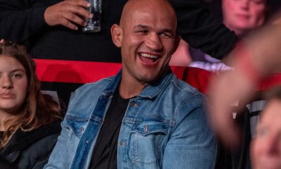 Sorridente, Cigano marca presença em evento de luta