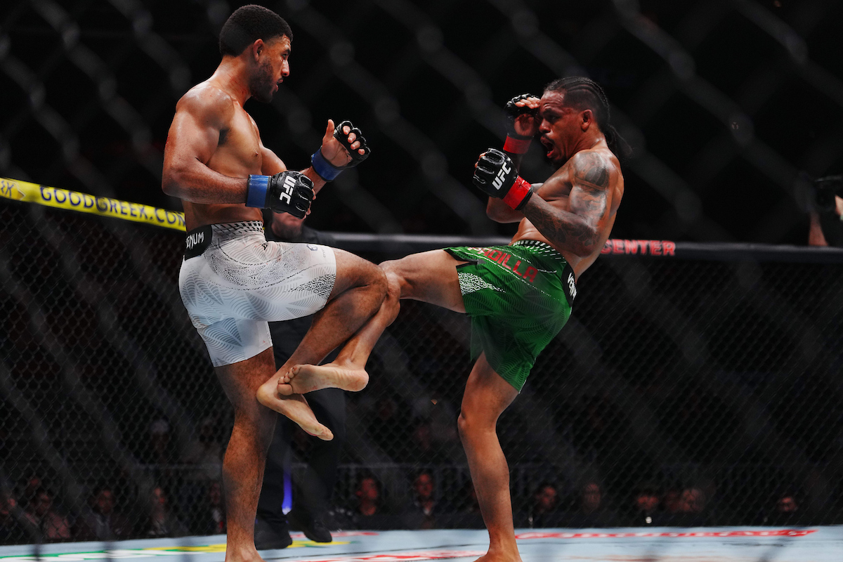 Chris Padilla e MarQuel Mederos durante duelo no UFC 327