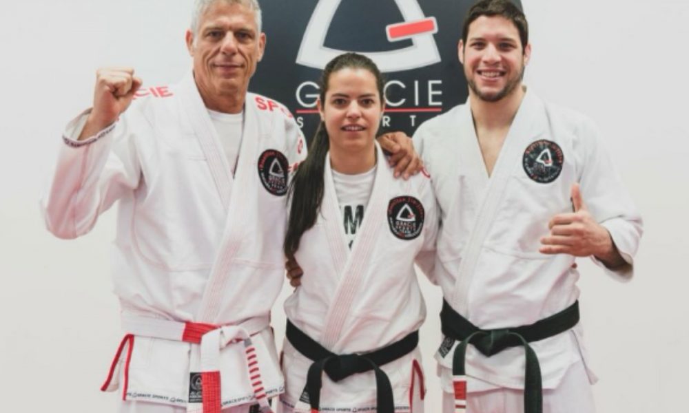 Márcio Macarrão (à esquerda) ao lado dos filhos Deborah e Neiman Gracie