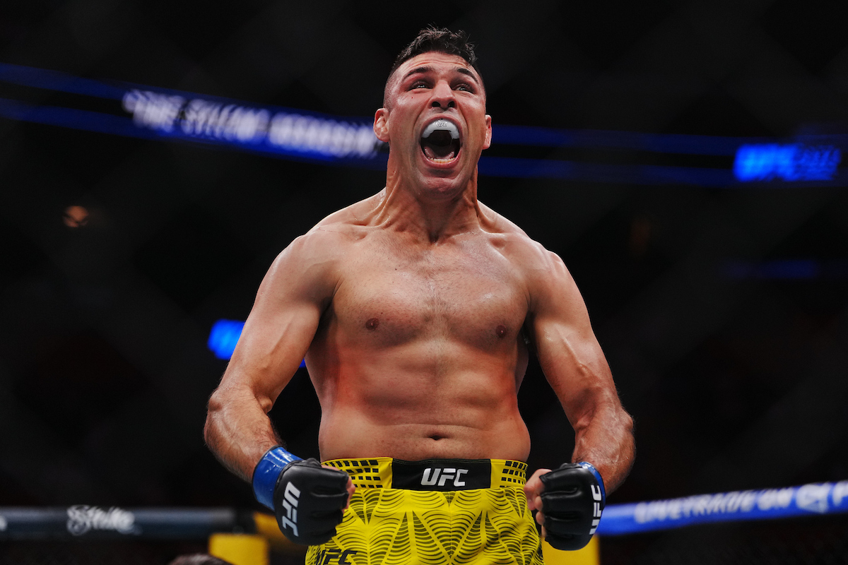 Vida nova! Vicente Luque finaliza Kelvin Gastelum em estreia nos pesos-médios