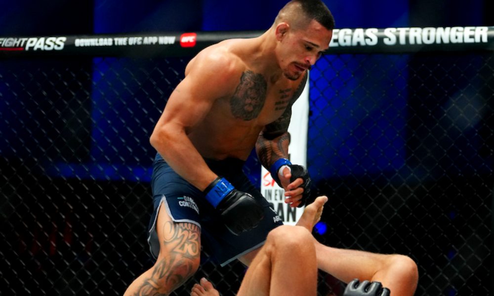 Márcio Ticotô Barbosa e Damon Wilson lutam durante o Contender Series