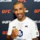 Sorridente, Raoni posa para foto no media day do UFC Vegas 116